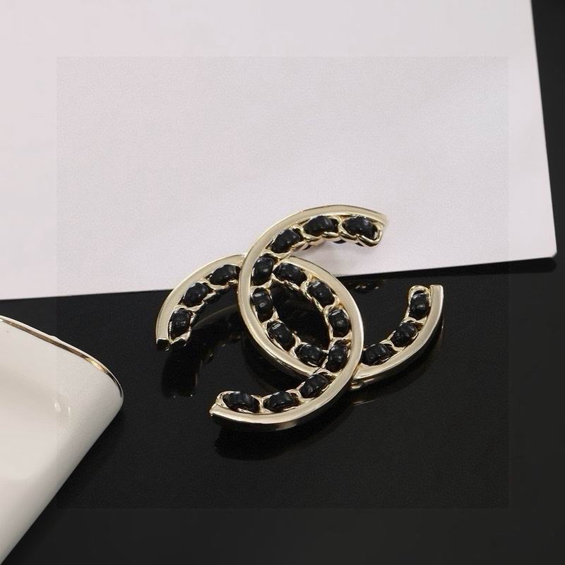 Chanel Brooch 04yxs138